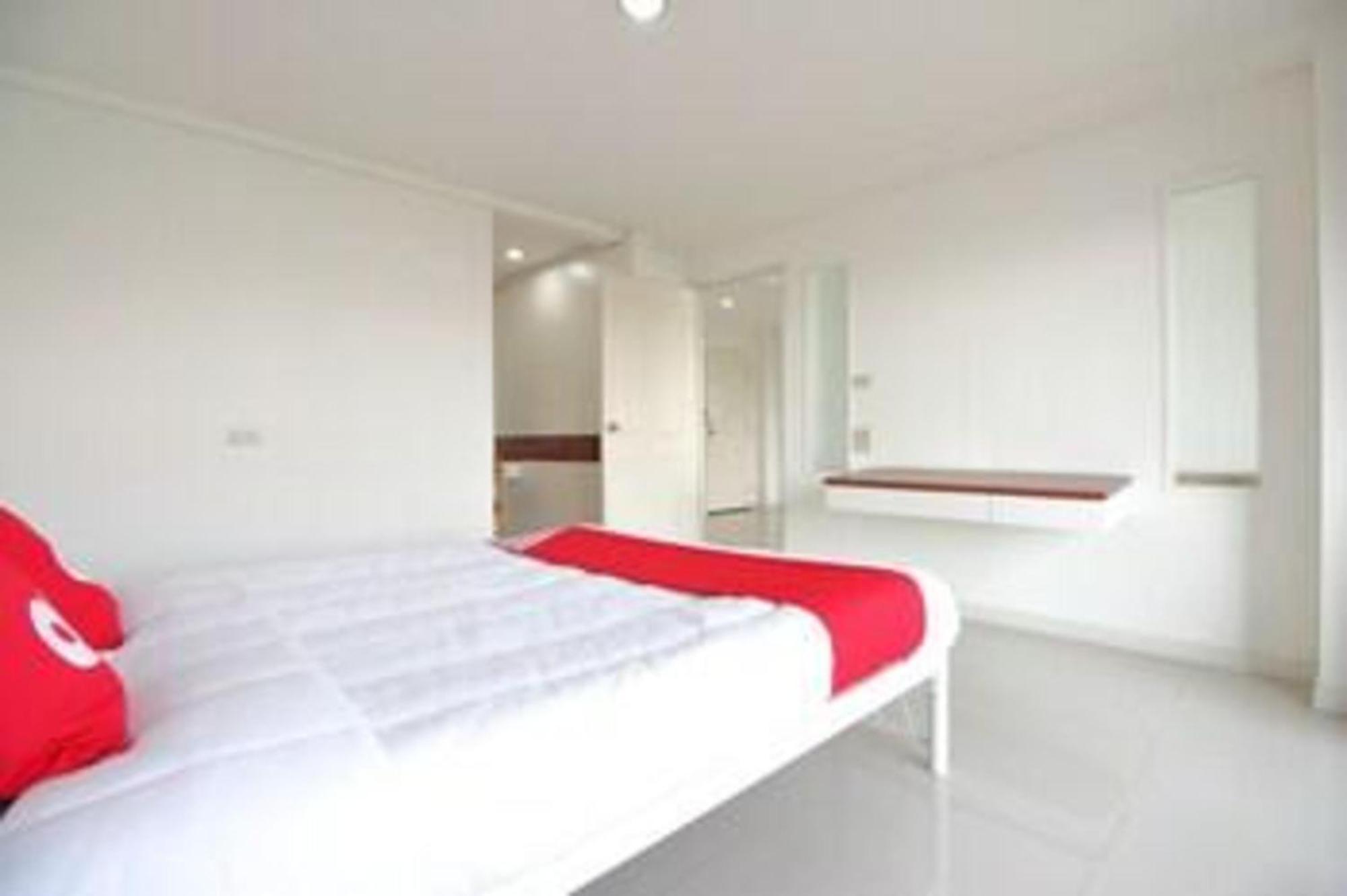 Super Oyo 498 Ladawan Villa Bangkok Luaran gambar