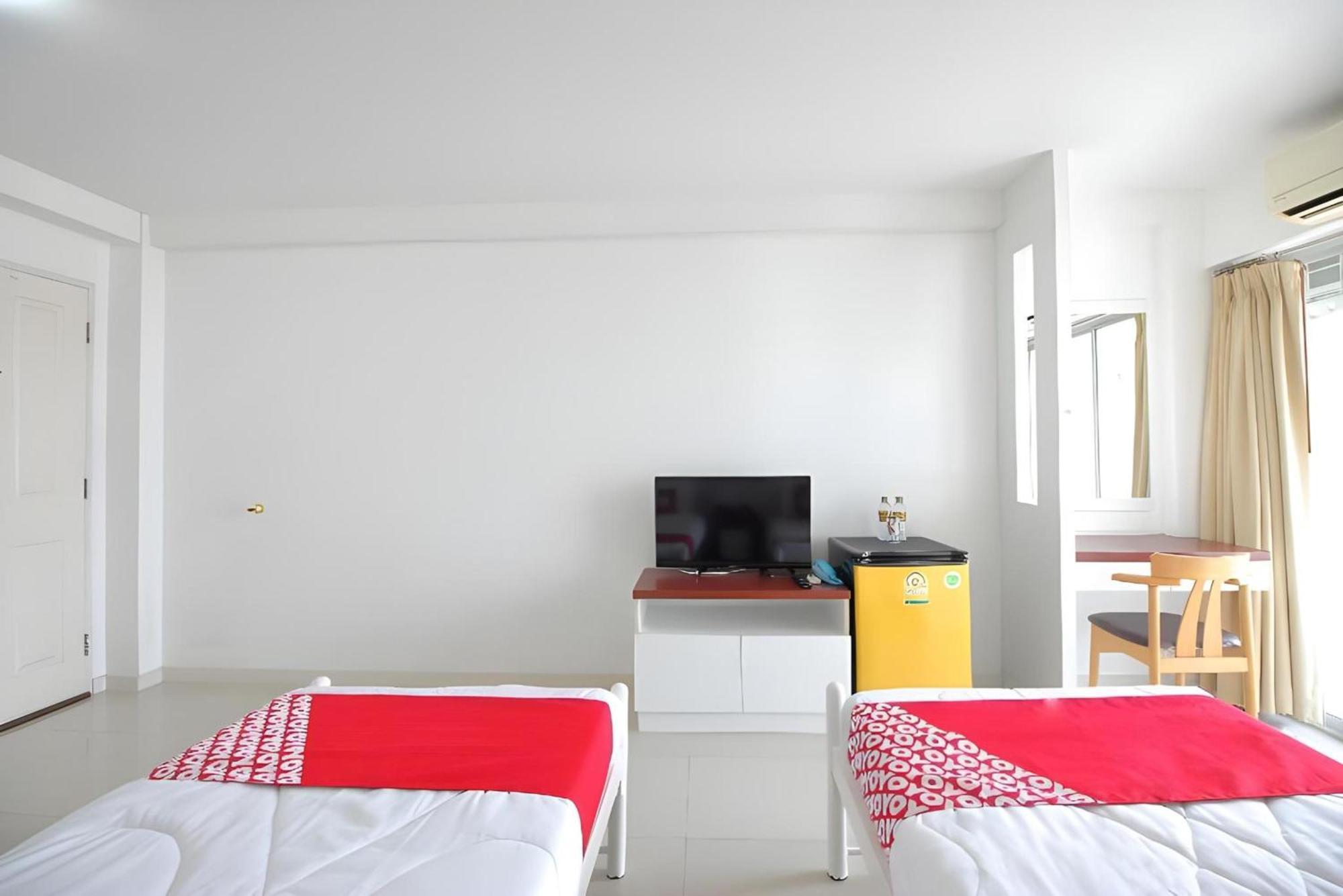 Super Oyo 498 Ladawan Villa Bangkok Luaran gambar
