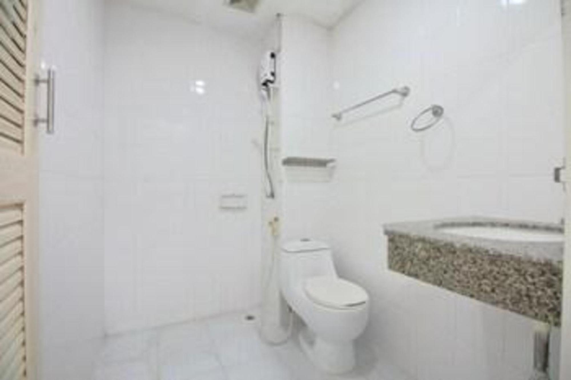 Super Oyo 498 Ladawan Villa Bangkok Luaran gambar