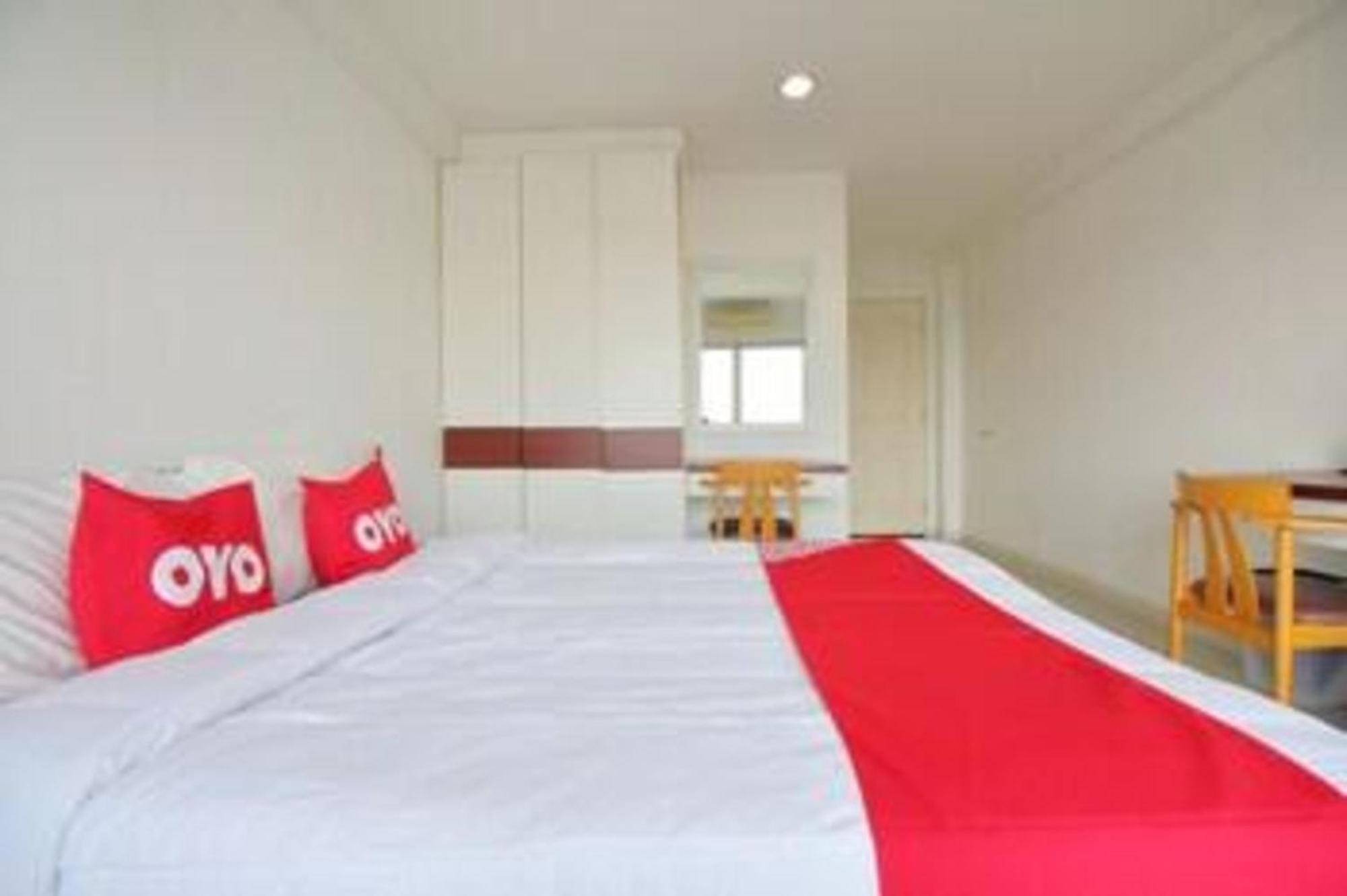 Super Oyo 498 Ladawan Villa Bangkok Luaran gambar