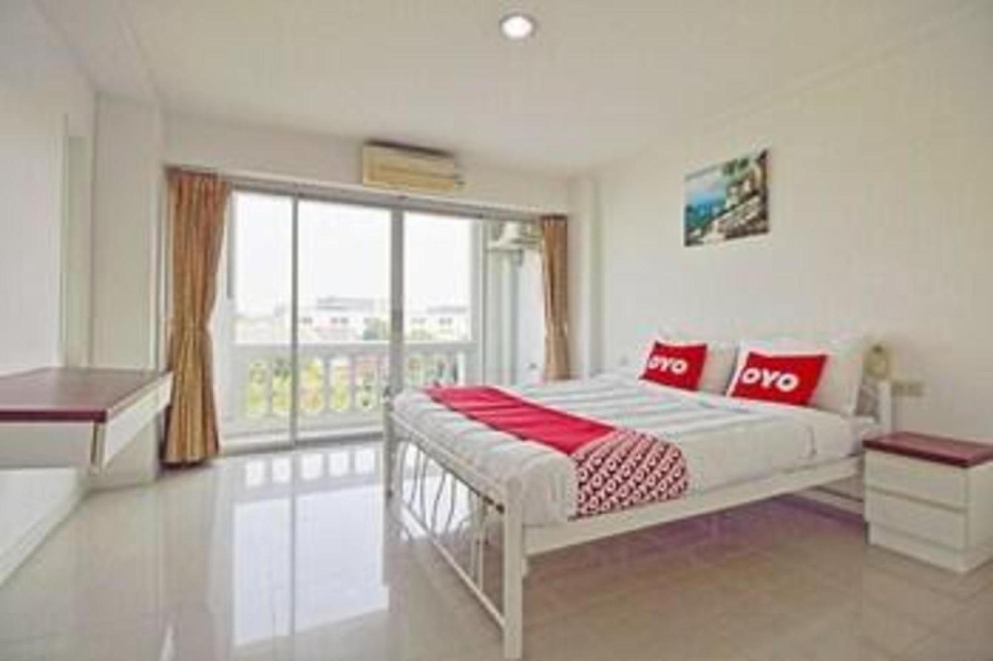 Super Oyo 498 Ladawan Villa Bangkok Luaran gambar