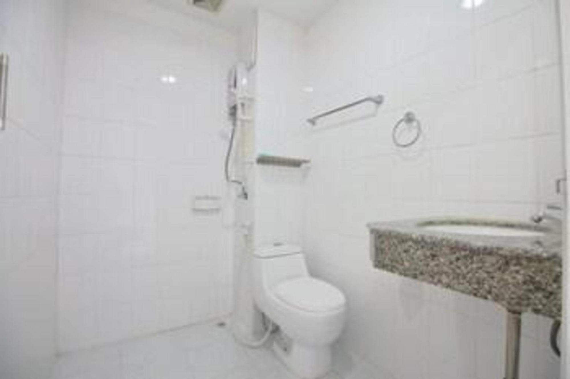 Super Oyo 498 Ladawan Villa Bangkok Luaran gambar