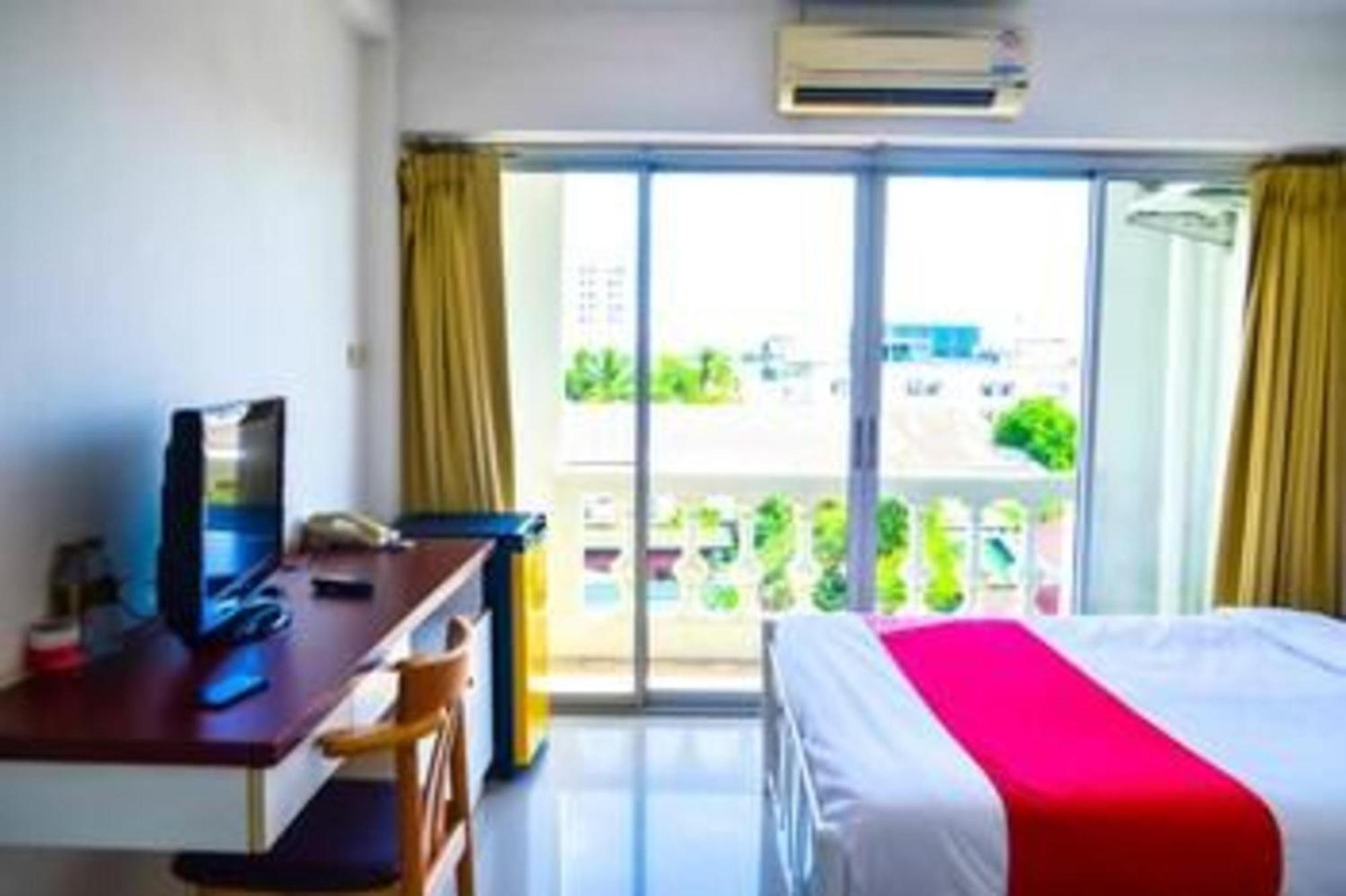 Super Oyo 498 Ladawan Villa Bangkok Luaran gambar