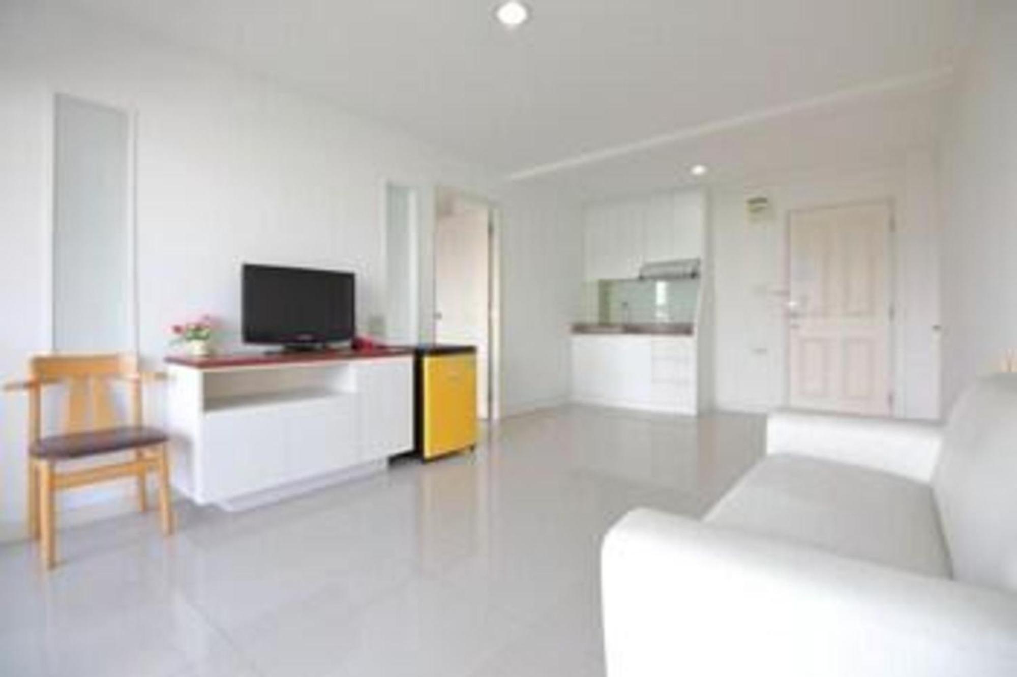 Super Oyo 498 Ladawan Villa Bangkok Luaran gambar