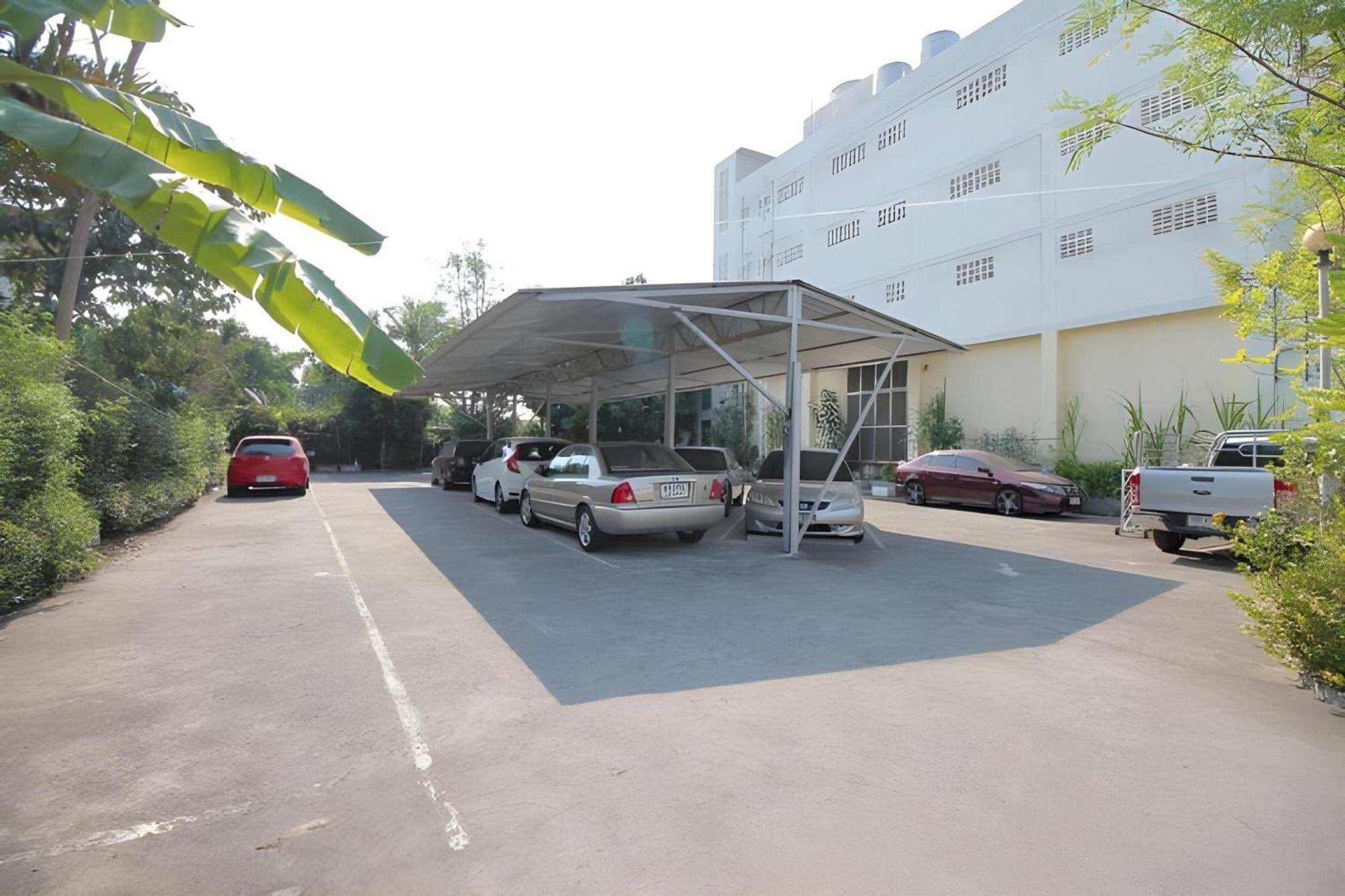 Super Oyo 498 Ladawan Villa Bangkok Luaran gambar