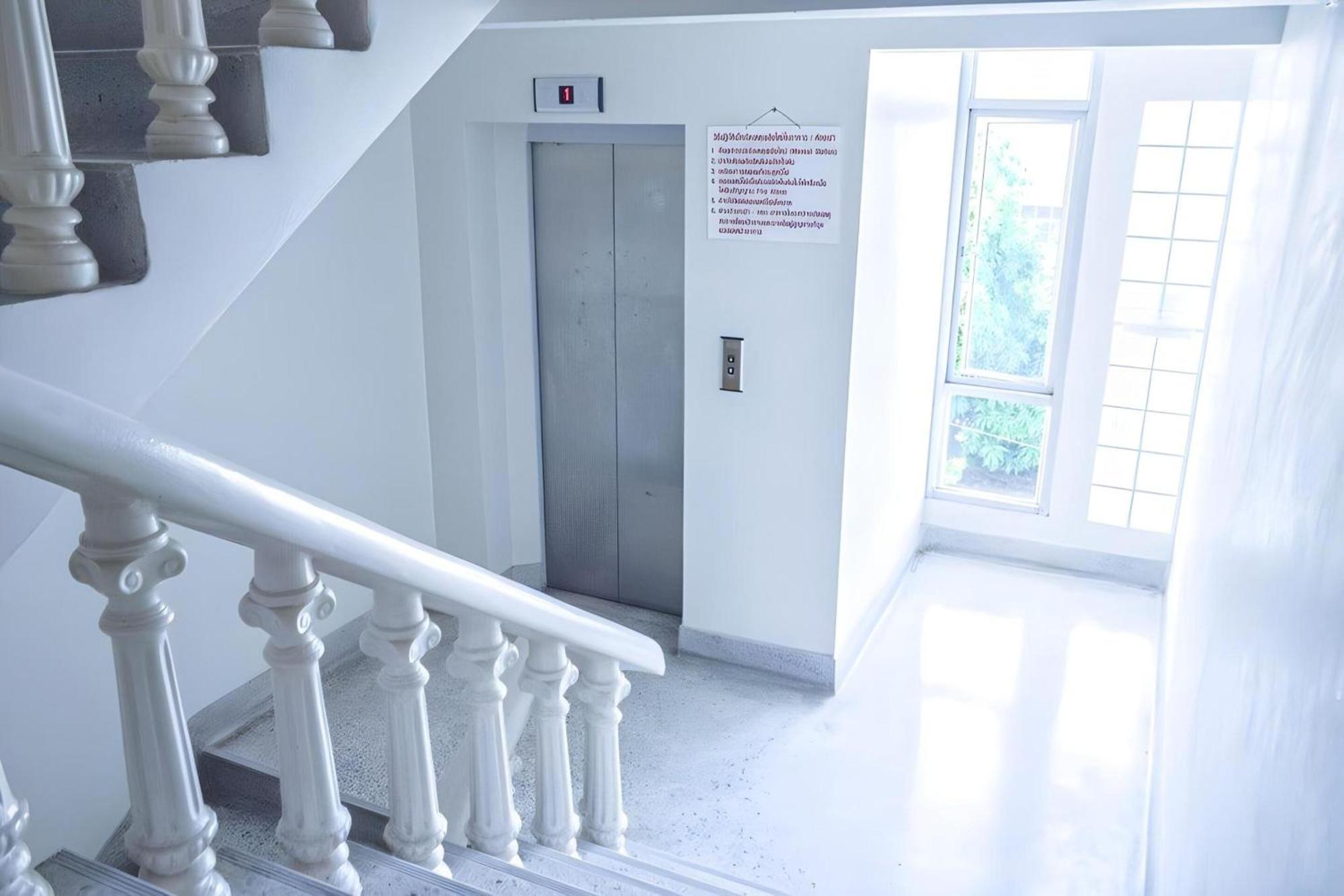 Super Oyo 498 Ladawan Villa Bangkok Luaran gambar