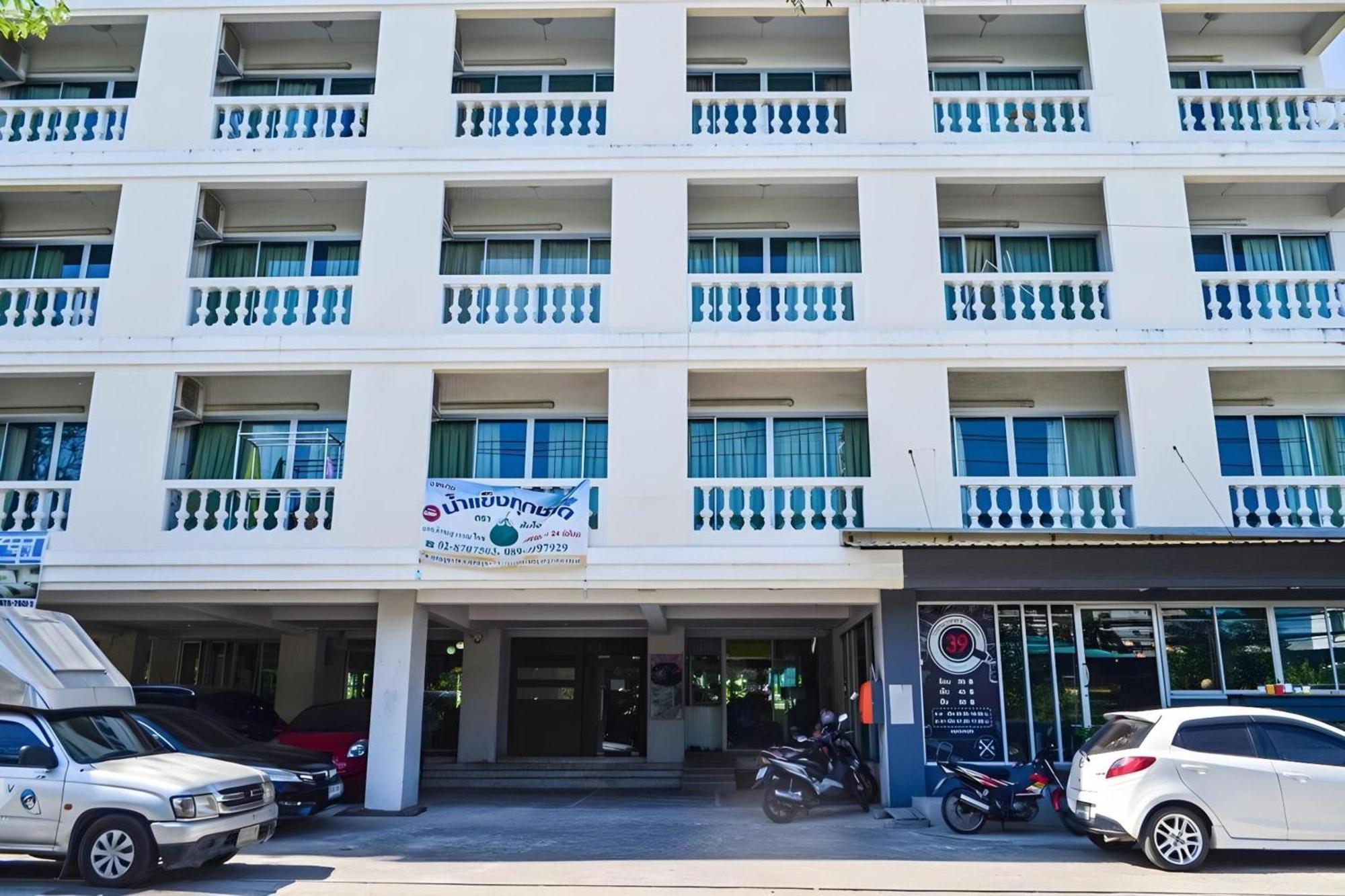 Super Oyo 498 Ladawan Villa Bangkok Luaran gambar